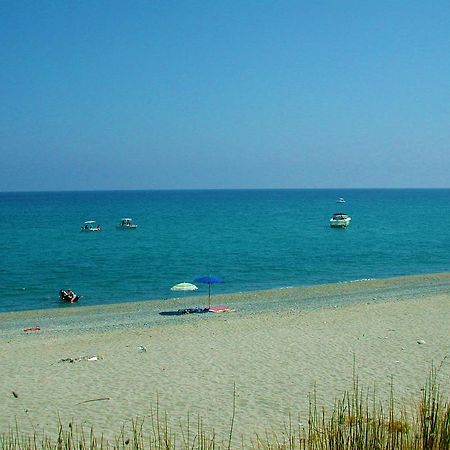 Diving Center Punta Stilo Apartment Екстериор снимка