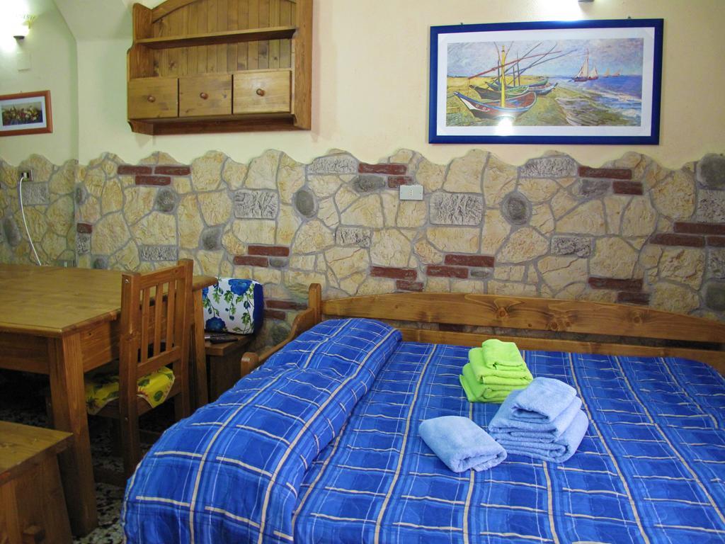 Diving Center Punta Stilo Apartment Стая снимка