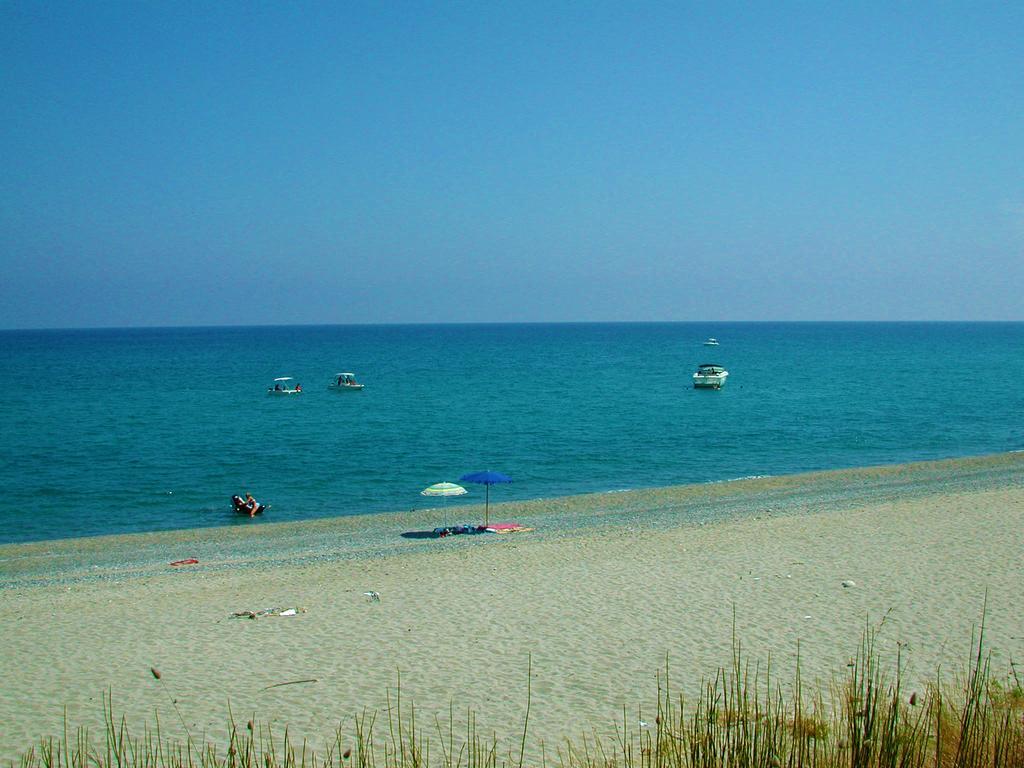 Diving Center Punta Stilo Apartment Екстериор снимка