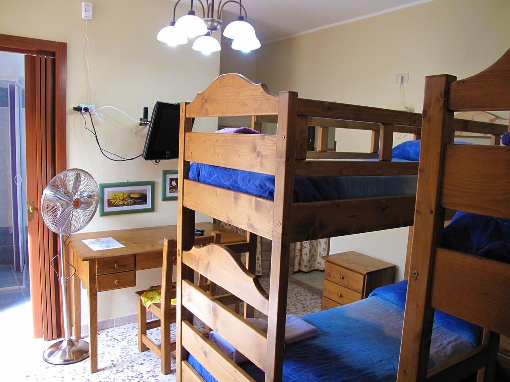 Diving Center Punta Stilo Apartment Стая снимка