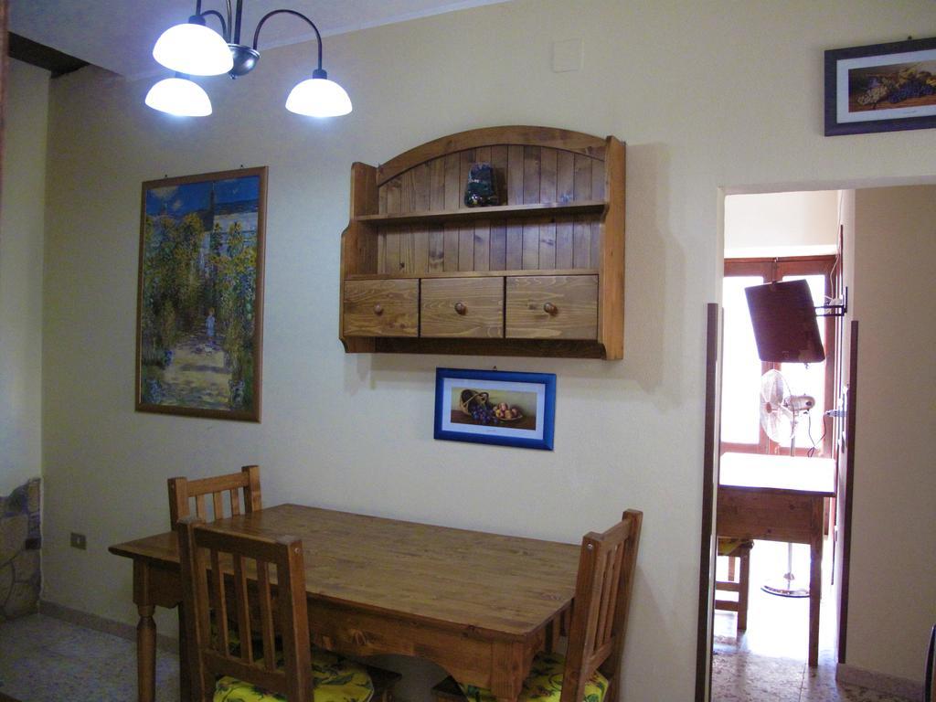 Diving Center Punta Stilo Apartment Стая снимка